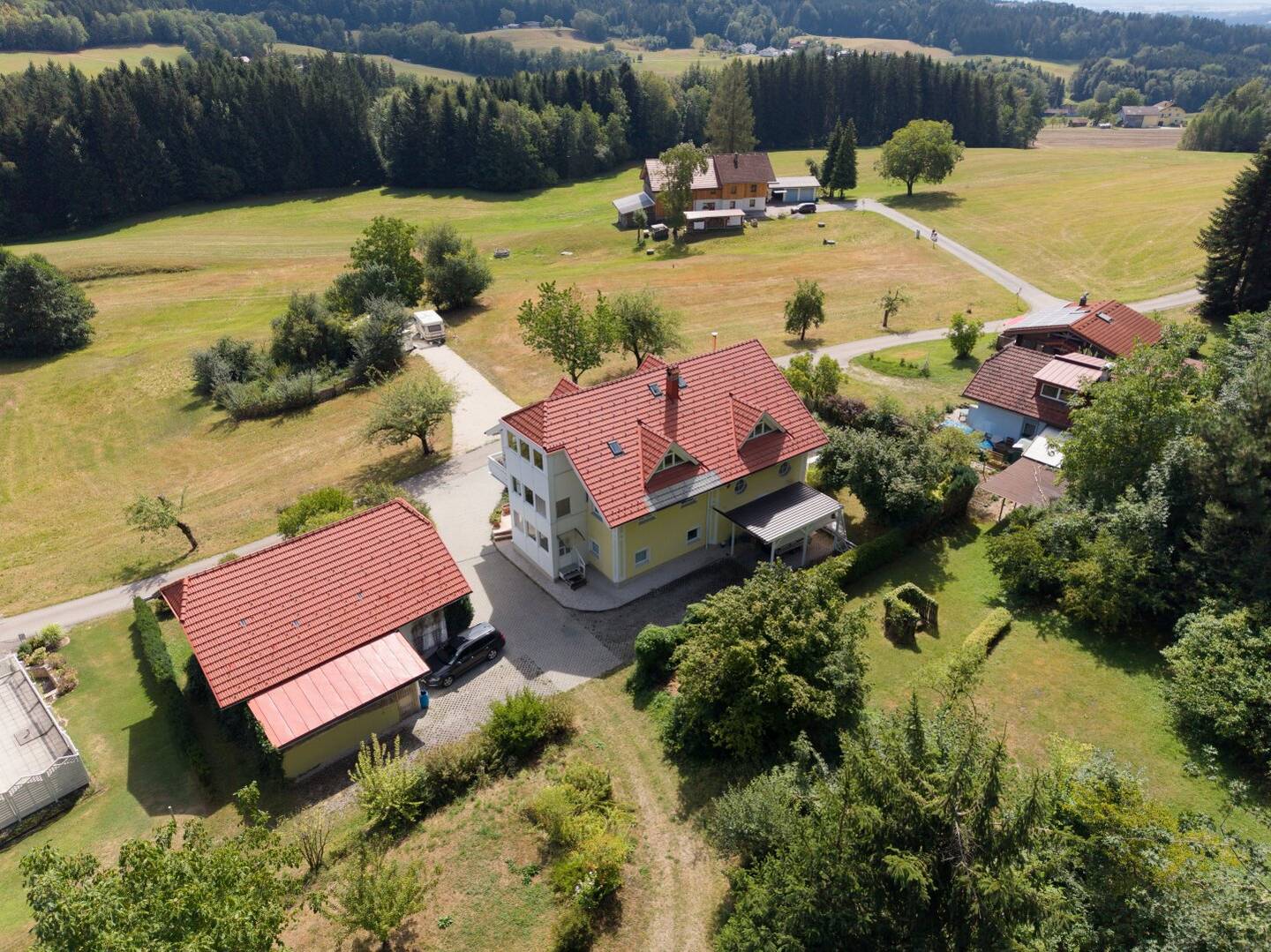 COMING SOON! Idyllic spacious country house with granny flat / practice, double garage and XXXL 7.273 m² plot in beautiful edge of forest location in Frankenburg am Hausruck
