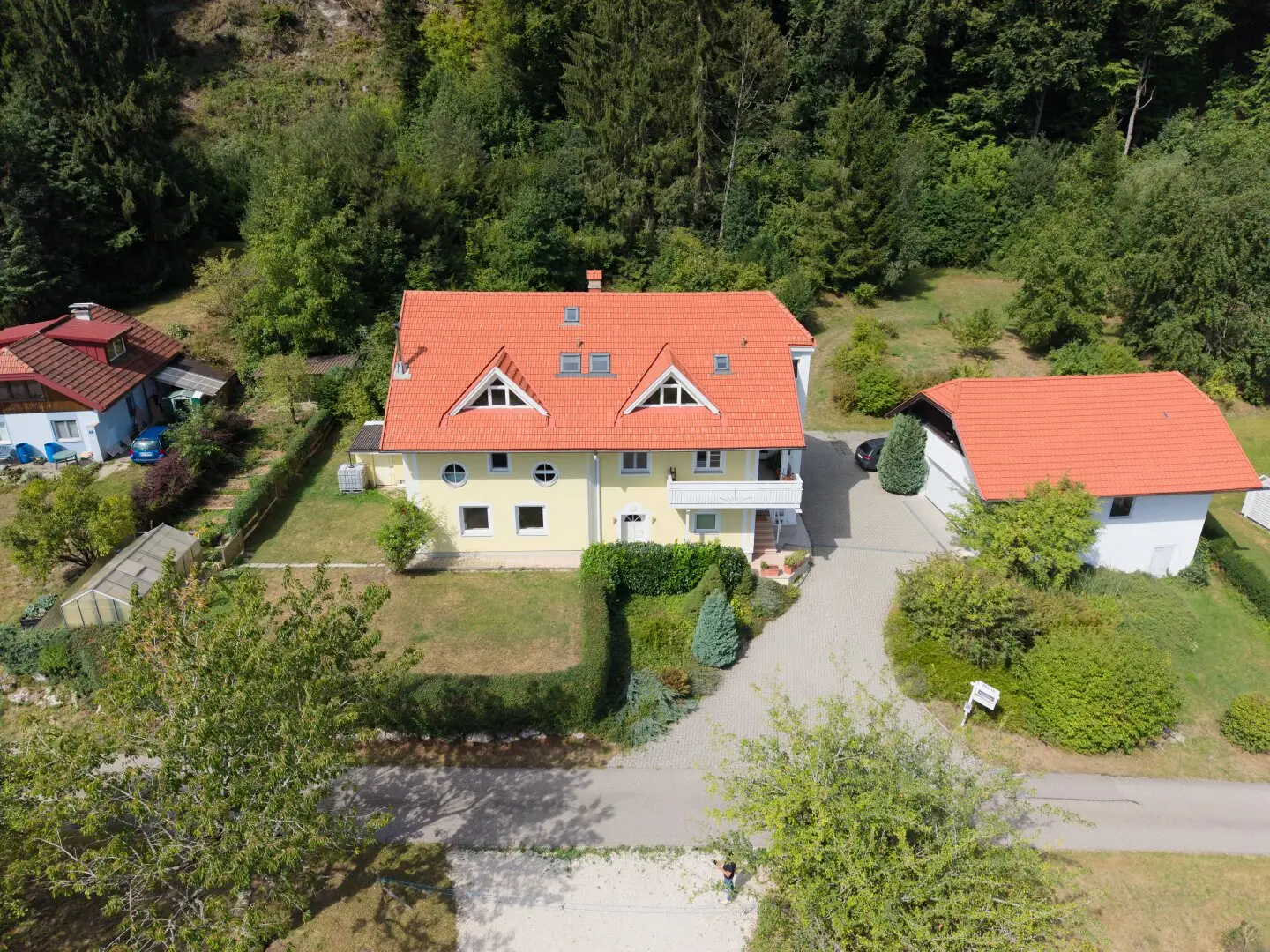 COMING SOON! Idyllisches großzügiges Landhaus mit Einliegerwohnung / Praxis, Doppelgarage und XXXL 7.273 m² Grundstück in wunderschöner Waldrandlage in Frankenburg am Hausruck