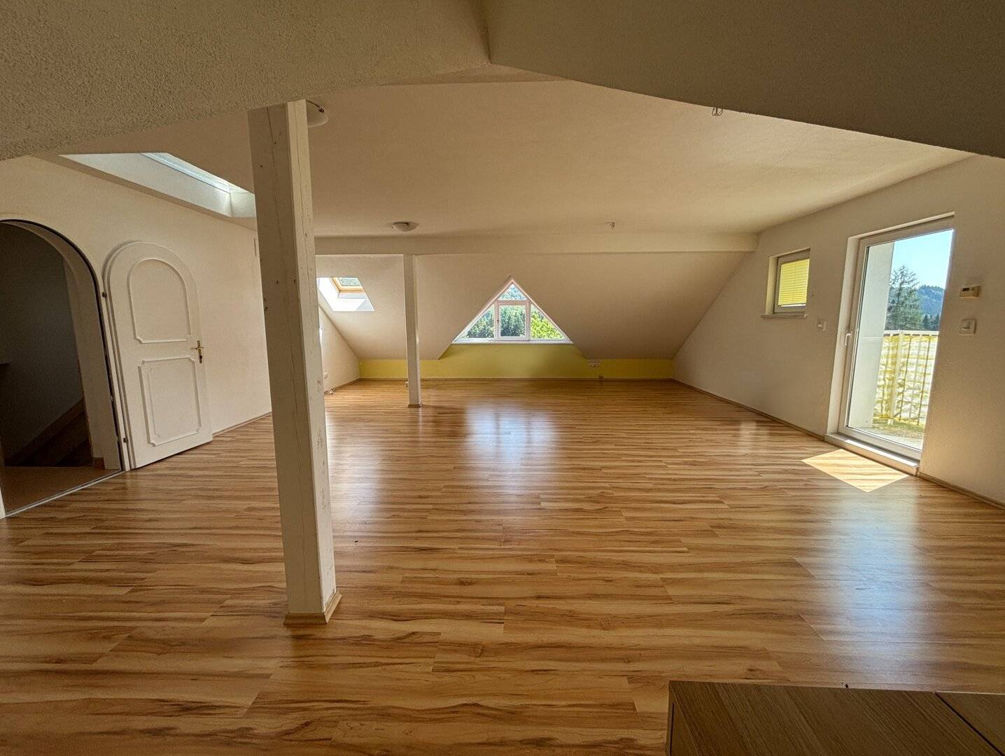 COMING SOON! Idyllic spacious country house with granny flat / practice, double garage and XXXL 7.273 m² plot in beautiful edge of forest location in Frankenburg am Hausruck