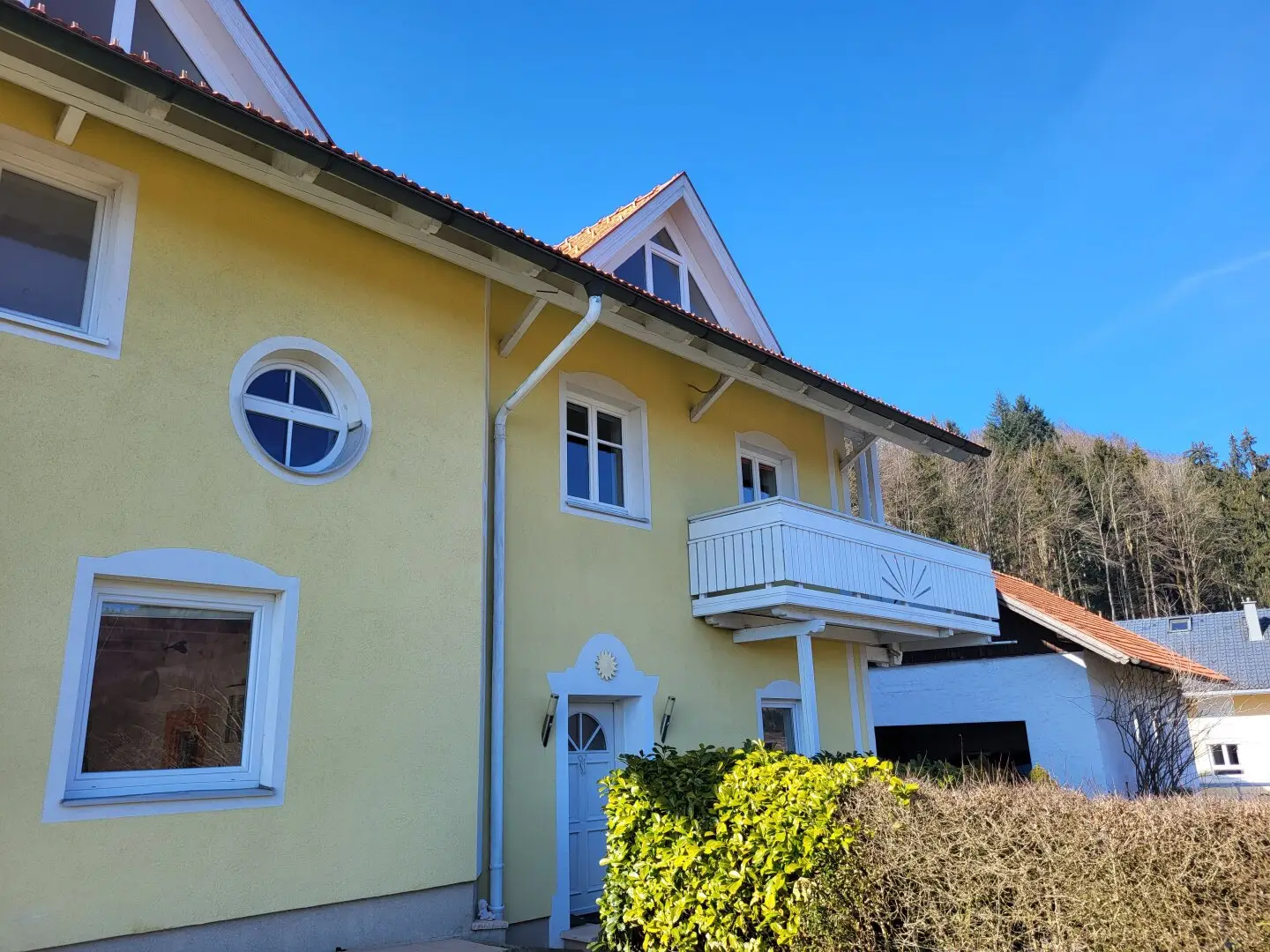 COMING SOON! Idyllisches großzügiges Landhaus mit Einliegerwohnung / Praxis, Doppelgarage und XXXL 7.273 m² Grundstück in wunderschöner Waldrandlage in Frankenburg am Hausruck