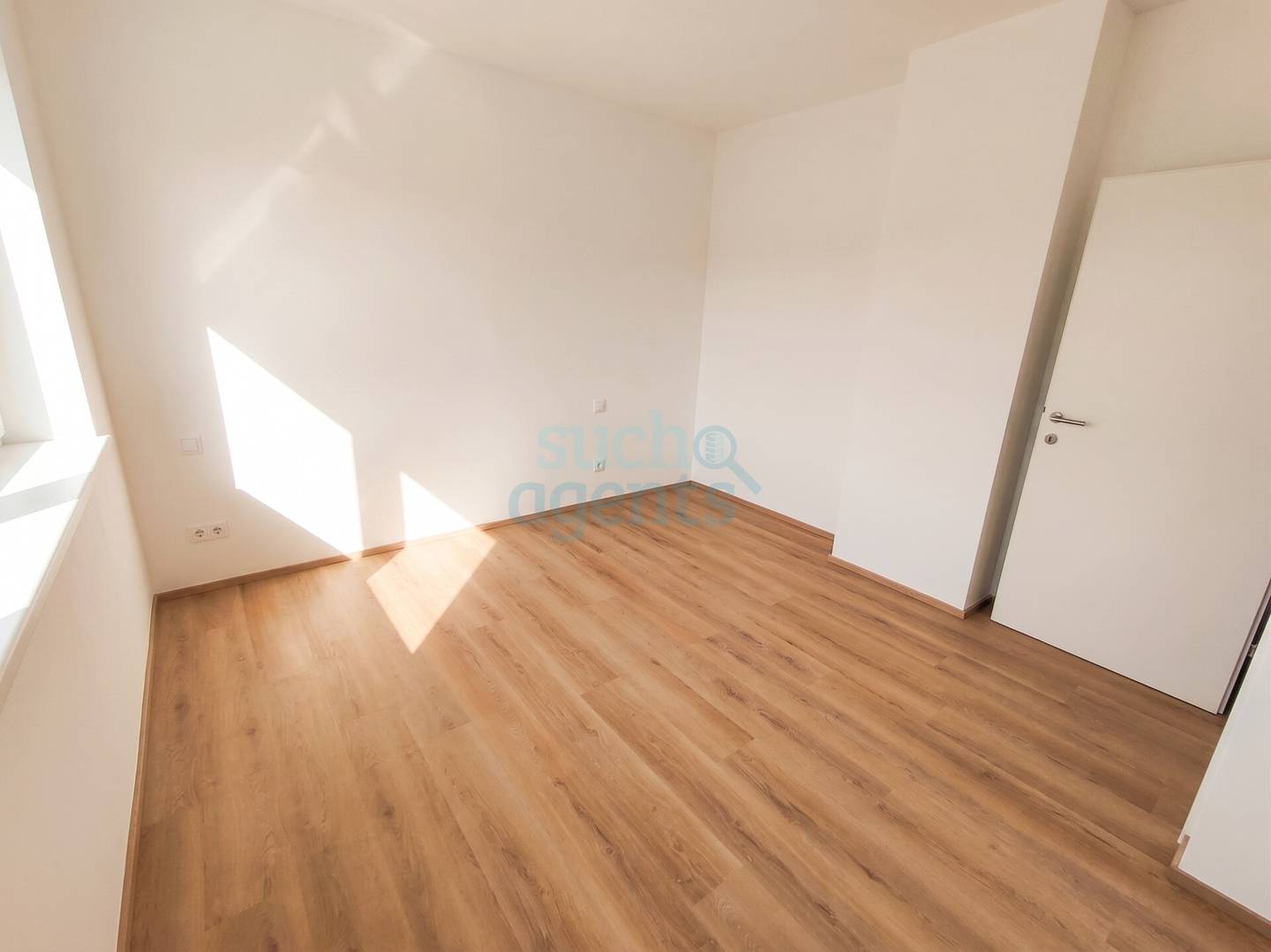 Bright Dachgeschosswohnung with garden