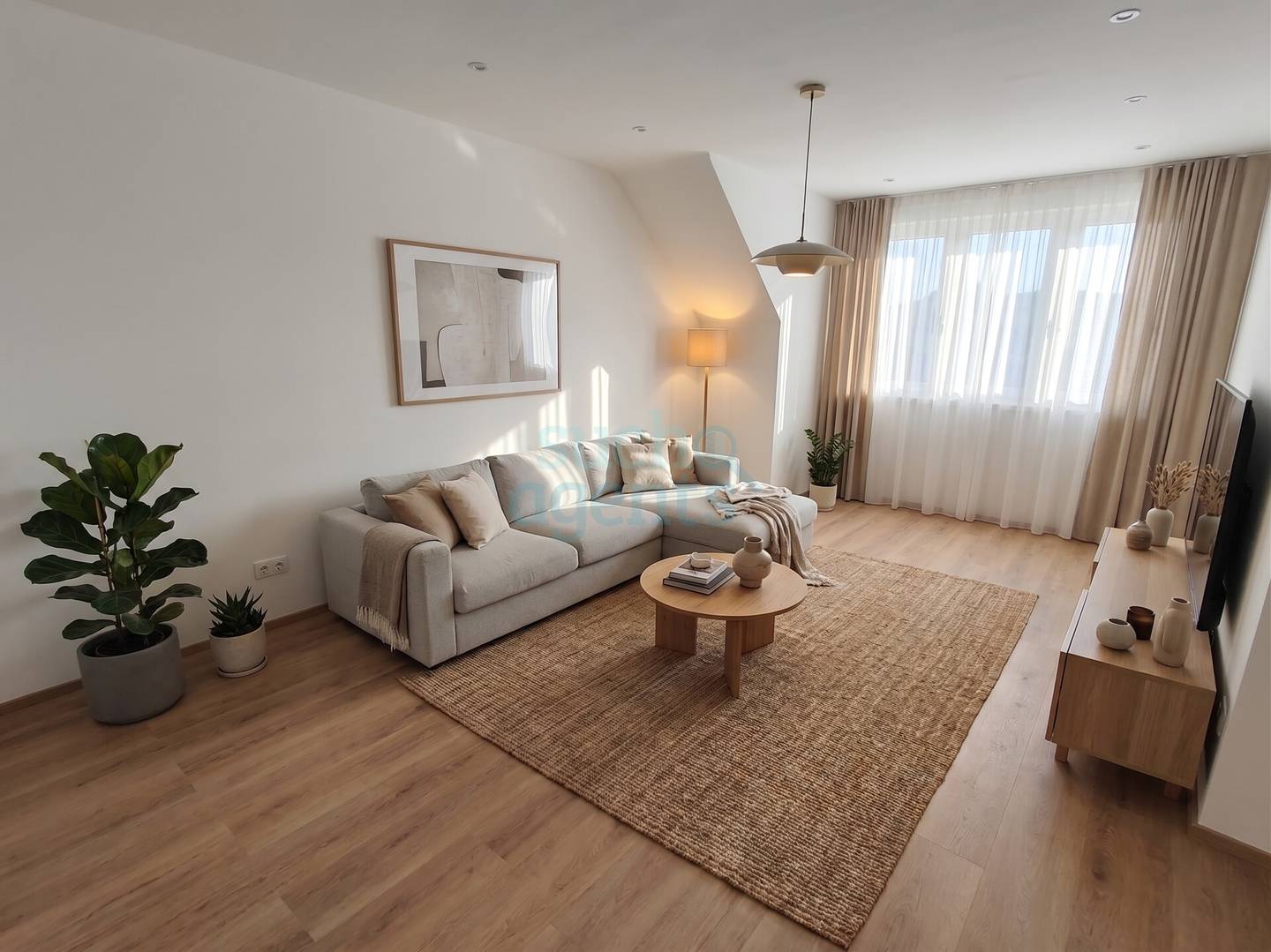 Bright Dachgeschosswohnung with garden