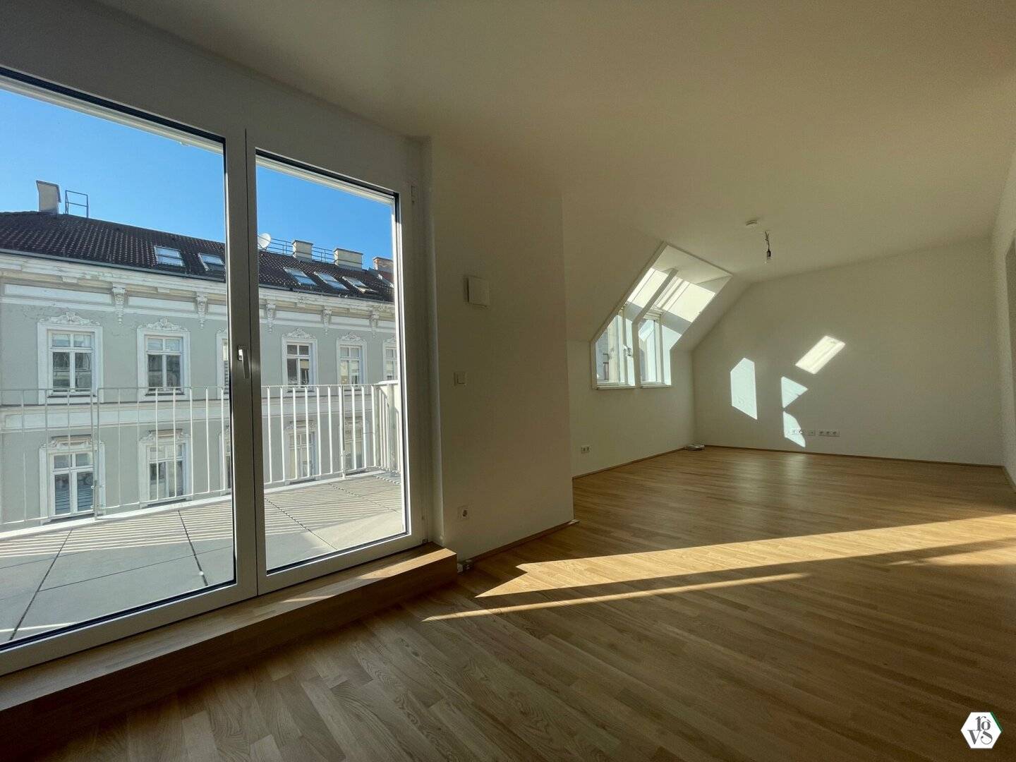 Frömmlgasse - bright new building with balcony