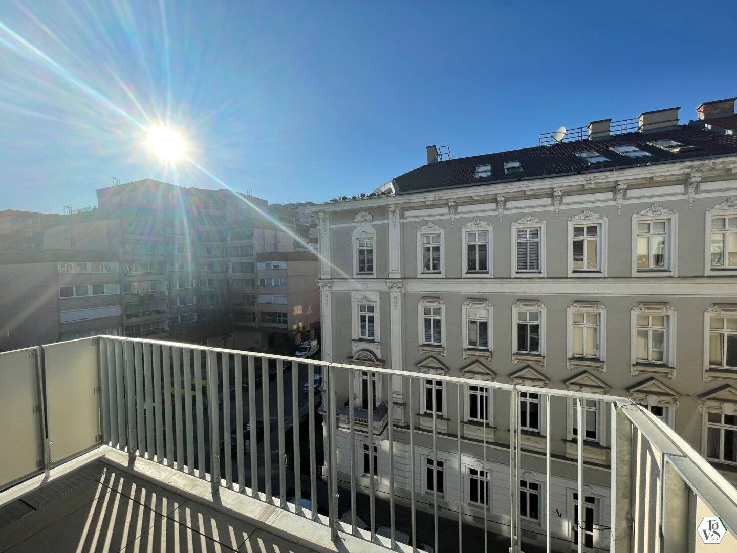 Frömmlgasse - bright new building with balcony