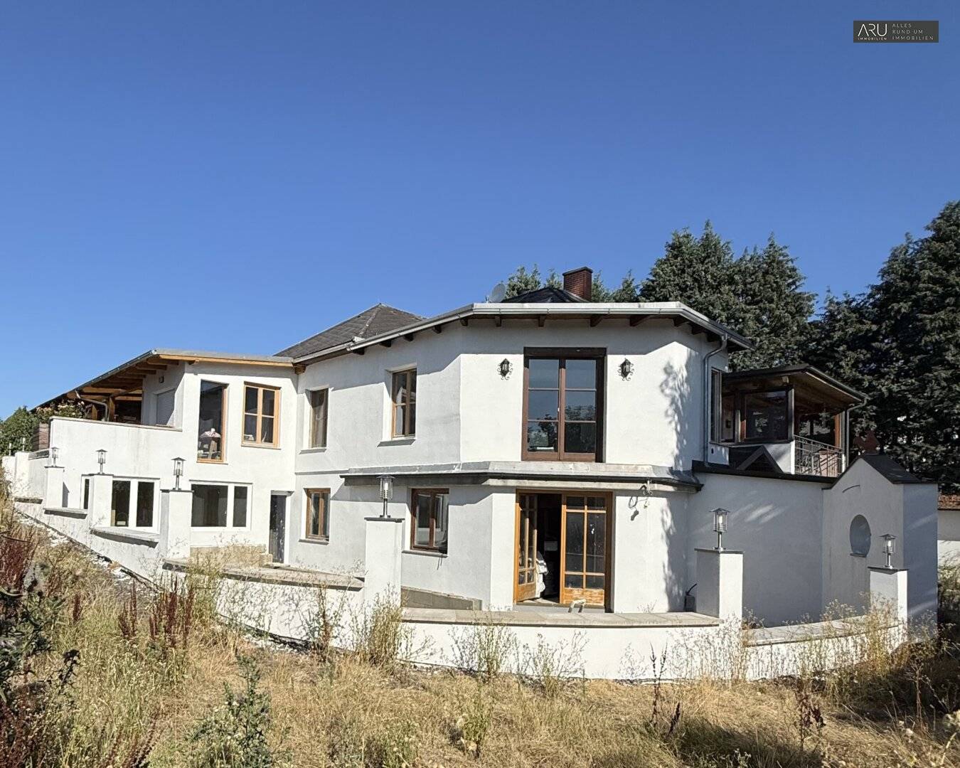 Spacious villa with annex apartment to be completed