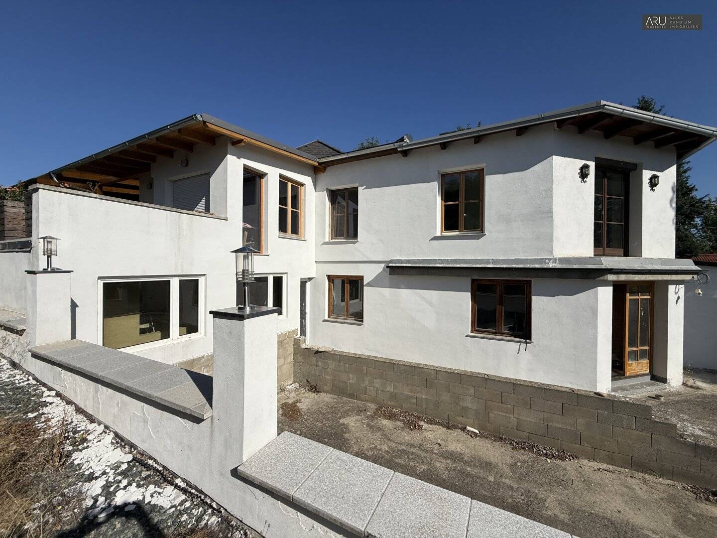 Spacious villa with annex apartment to be completed