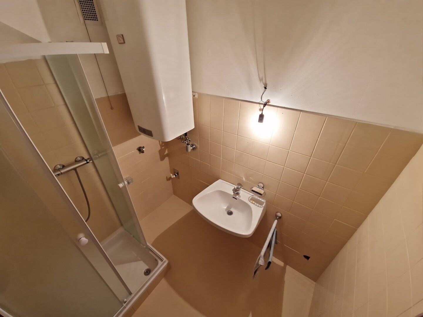 Here you will want to stay: 2 rooms with glazed south balcony in a quiet location
