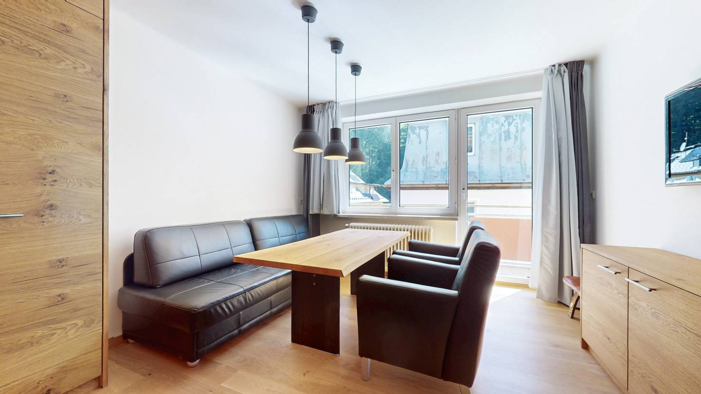 Lichtdurchflutete Wohnung nahe Felsentherme mit Balkon