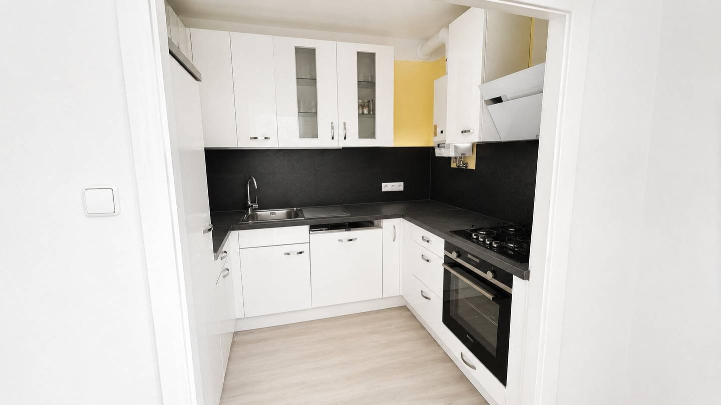 Bright &amp; modernized 1-room new-build apartment in good location // Good condition
