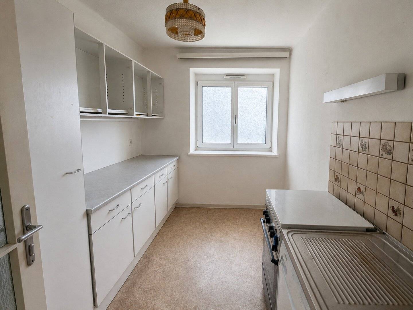 Renovation-needed and bright 2-room new build apartment in a good location