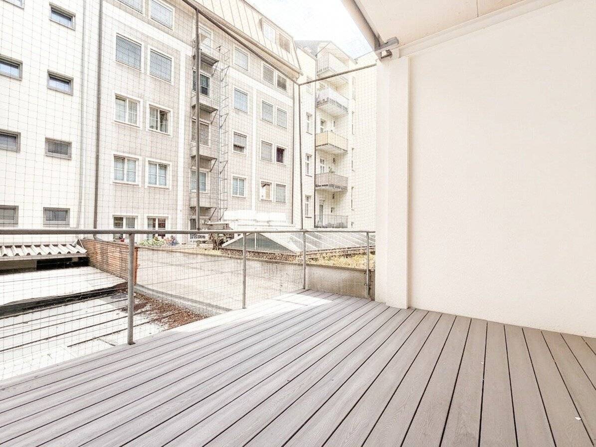 The perfect location for your business: Office premises in prime downtown location available immediately