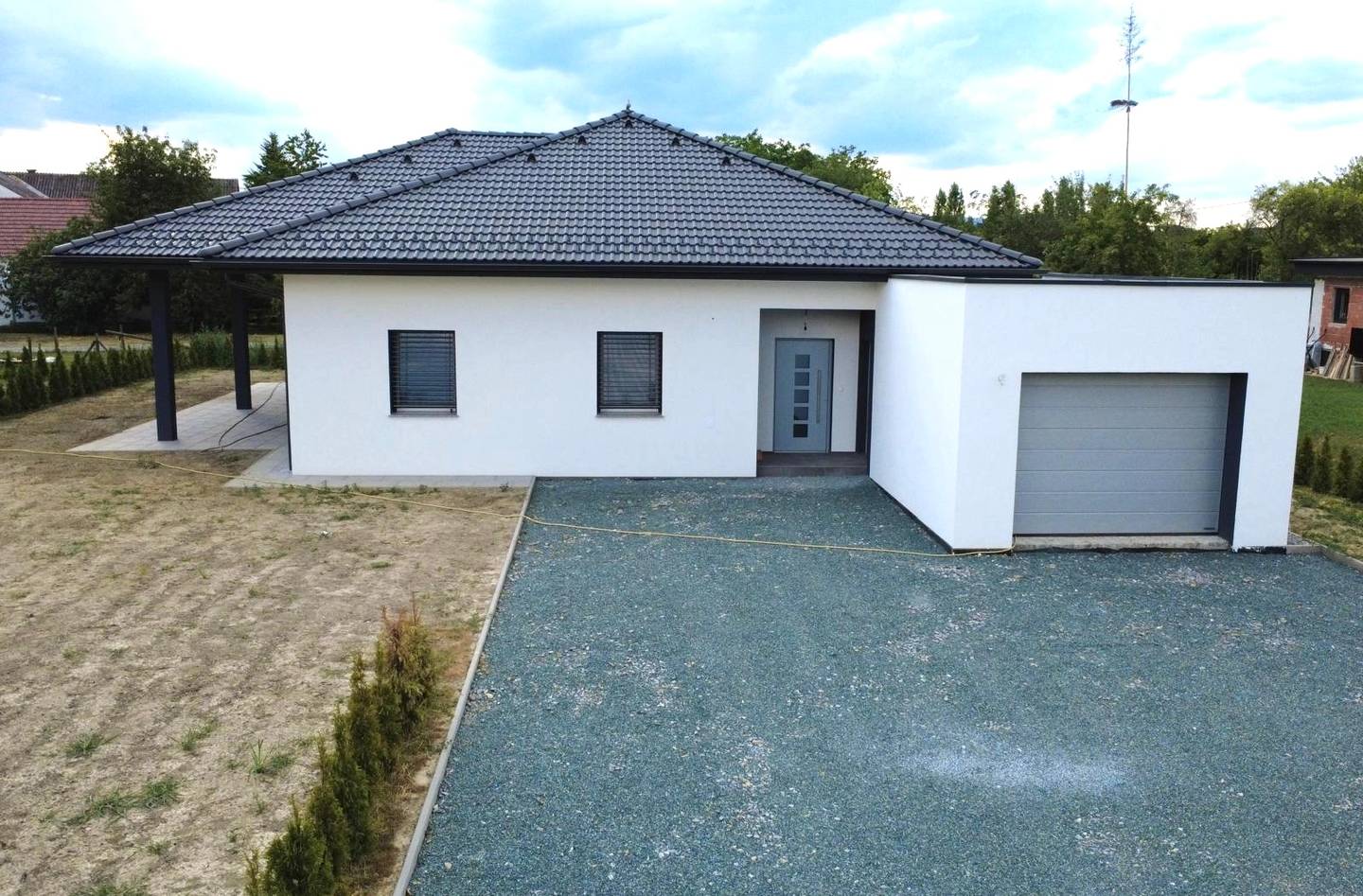 Moderne Familienwohnung mit Terrasse und Privatgarten