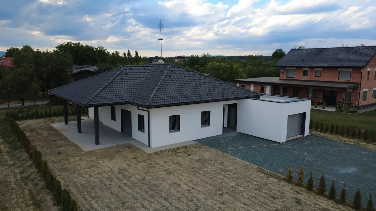 Moderne Familienwohnung mit Terrasse und Privatgarten