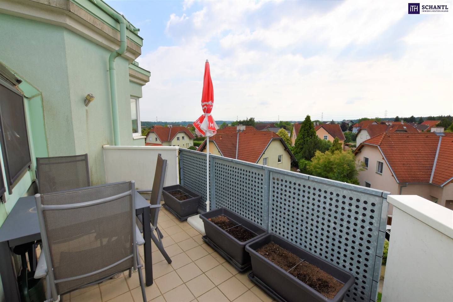 Enjoy the summer! Perfectly laid out 3-room attic apartment near Vienna with view towards Schneeberg for rent