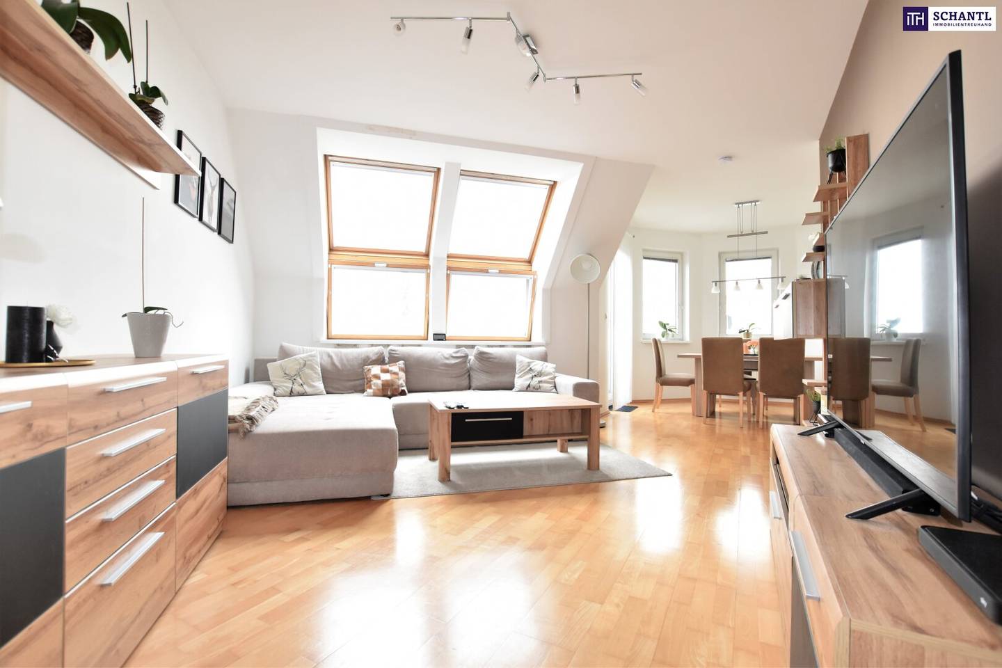 Enjoy the summer! Perfectly laid out 3-room attic apartment near Vienna with view towards Schneeberg for rent
