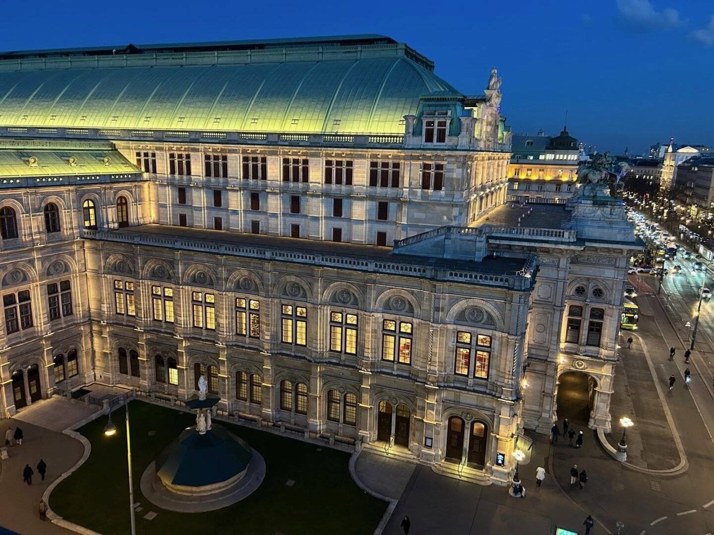 !!! DACHGESCHOSSBÜRO MIT EXKLUSIVES WOHNEN MIT BLICK ÜBER WIEN !!!