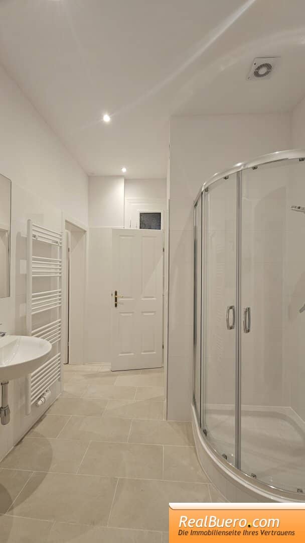 Open-ended fully renovated old building apartment near U-Bahn Favoritenstraße