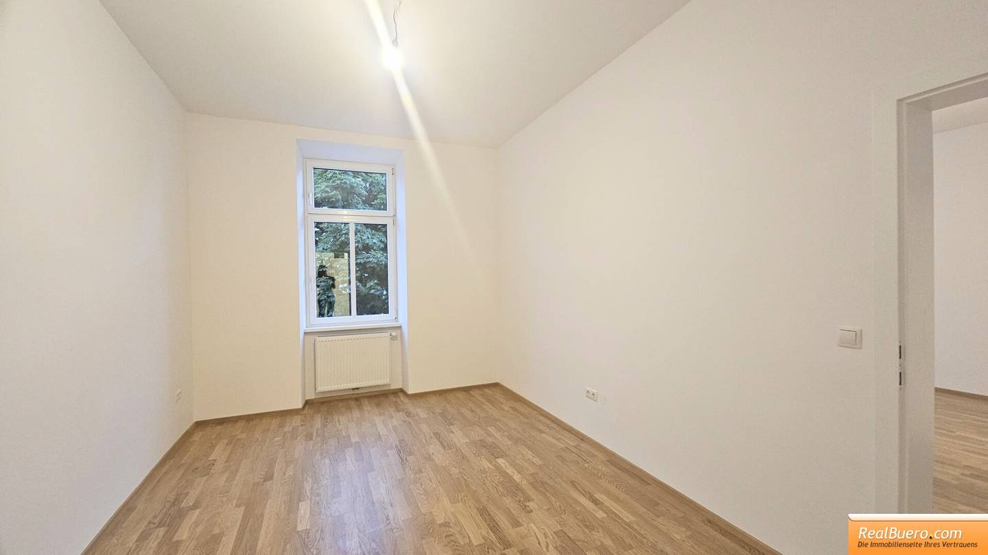 Open-ended fully renovated old building apartment near U-Bahn Favoritenstraße