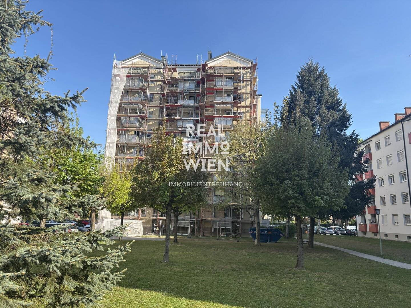 Condominium in need of renovation near Lendkanal