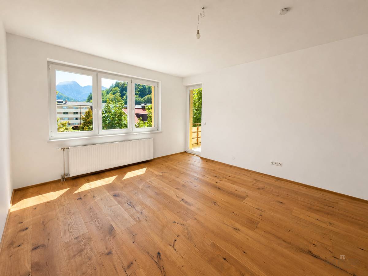 Sanierte Wohnung mit Balkon und Bergblick