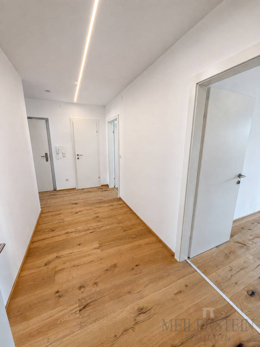 Sanierte Wohnung mit Balkon und Bergblick