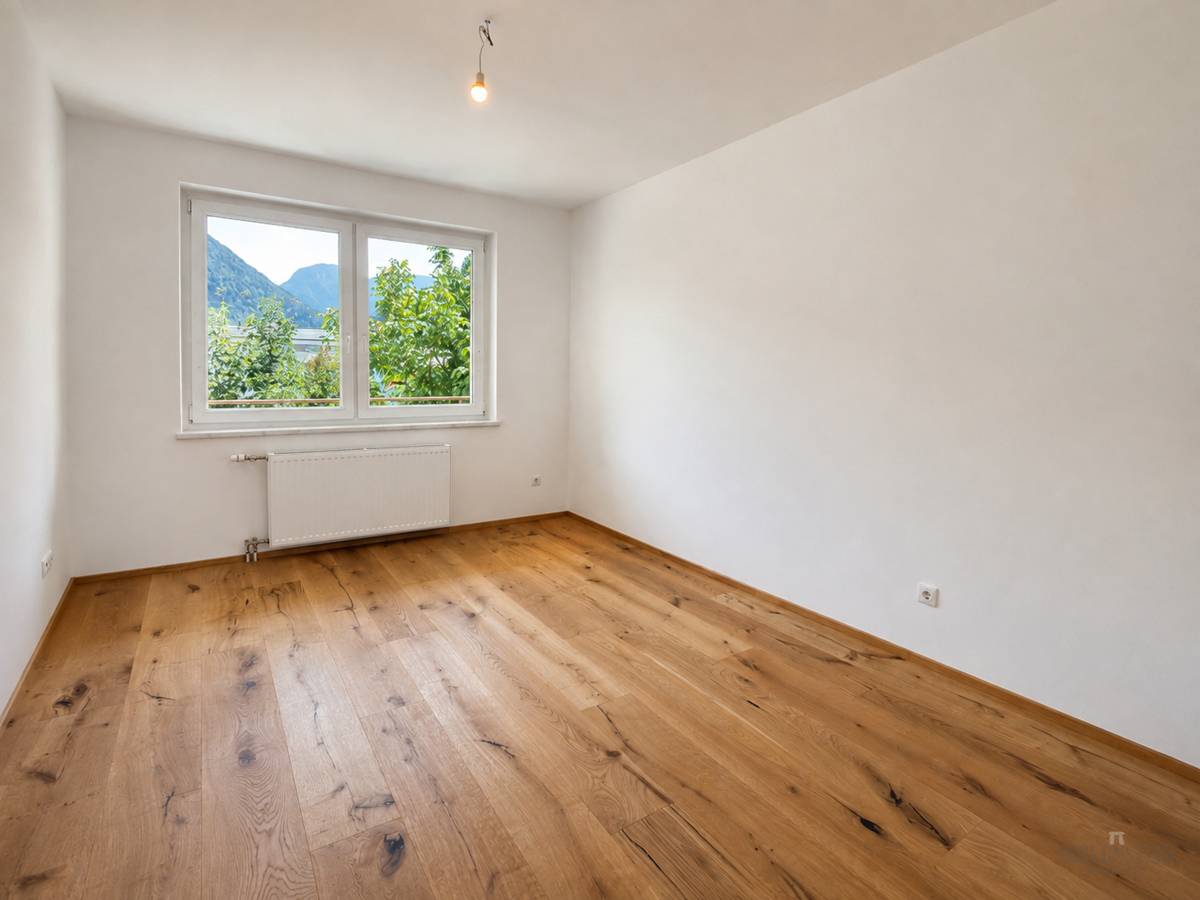 Sanierte Wohnung mit Balkon und Bergblick
