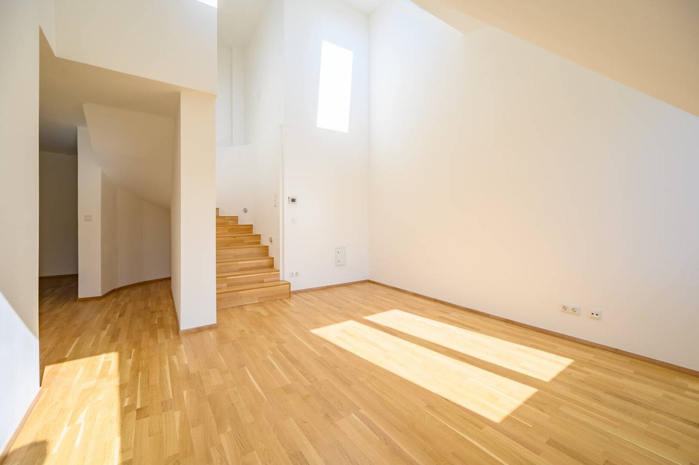 Very bright attic apartment in first occupancy after renovation near Meidlinger Markt
