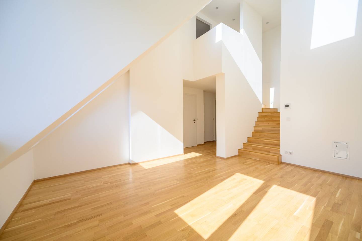 Very bright attic apartment in first occupancy after renovation near Meidlinger Markt