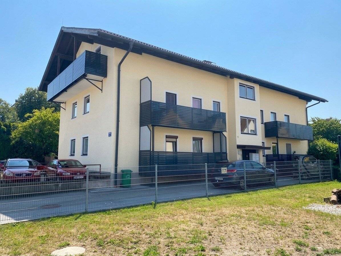 BRIGHT STUDIO IN IDEAL LOCATION