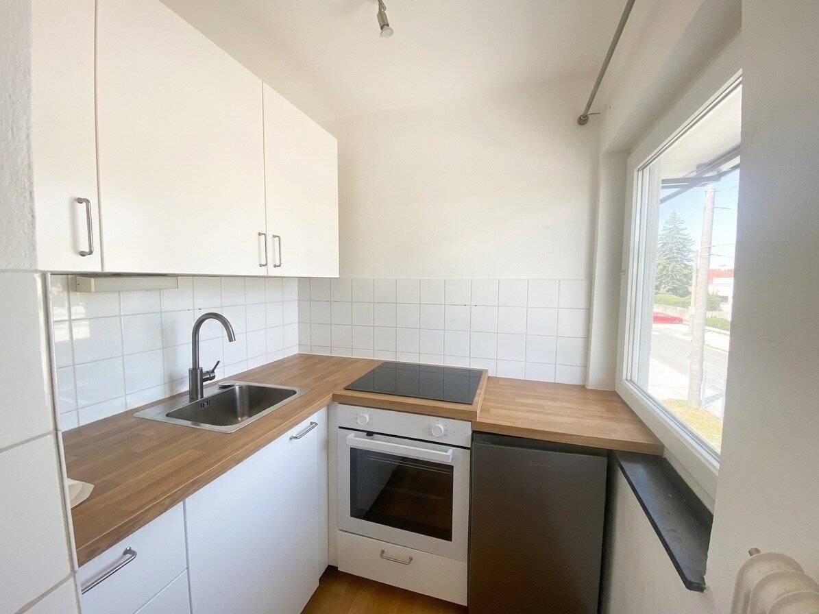 BRIGHT STUDIO IN IDEAL LOCATION