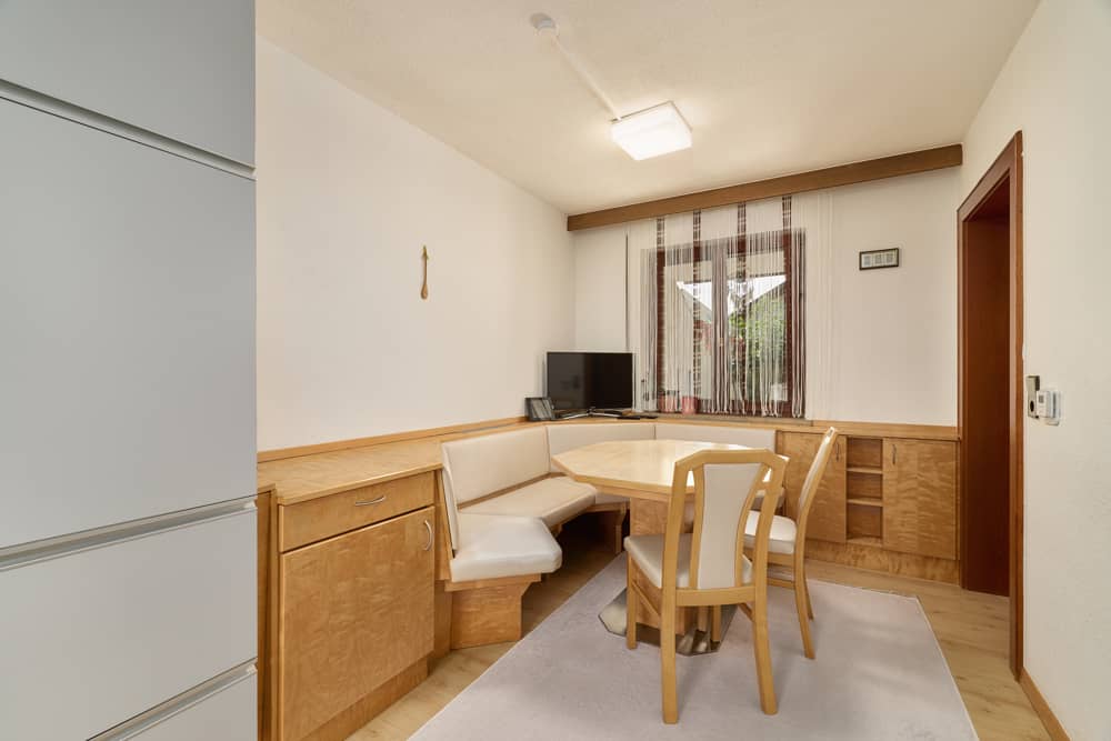 Familienwohnung mit großem Garten und Garage