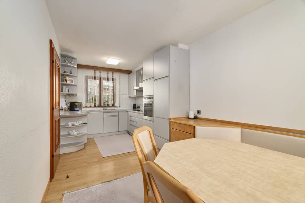 Familienwohnung mit großem Garten und Garage