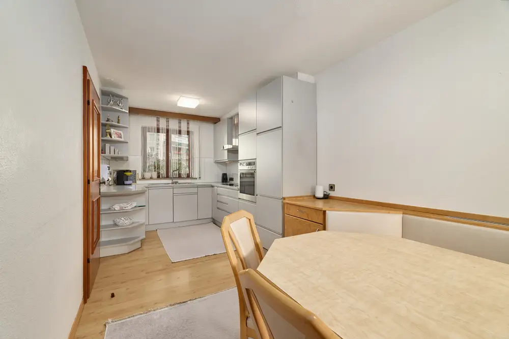 Familienwohnung mit großem Garten und Garage
