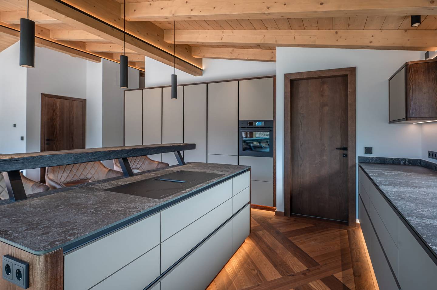 Elegante Dachgeschosswohnung mit Bergblick und großer Terrasse