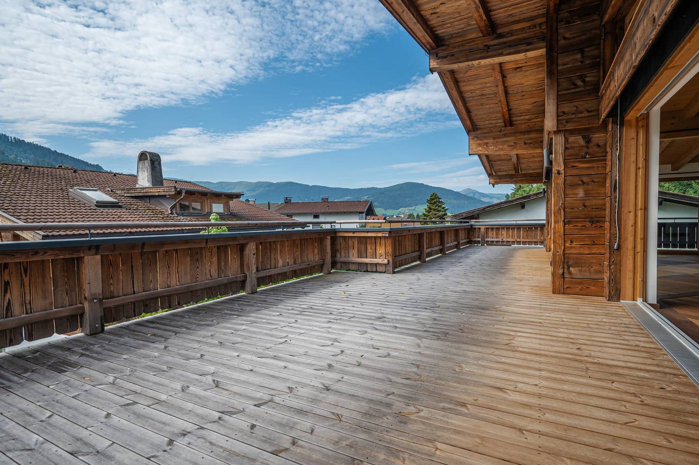 Elegante Dachgeschosswohnung mit Bergblick und großer Terrasse
