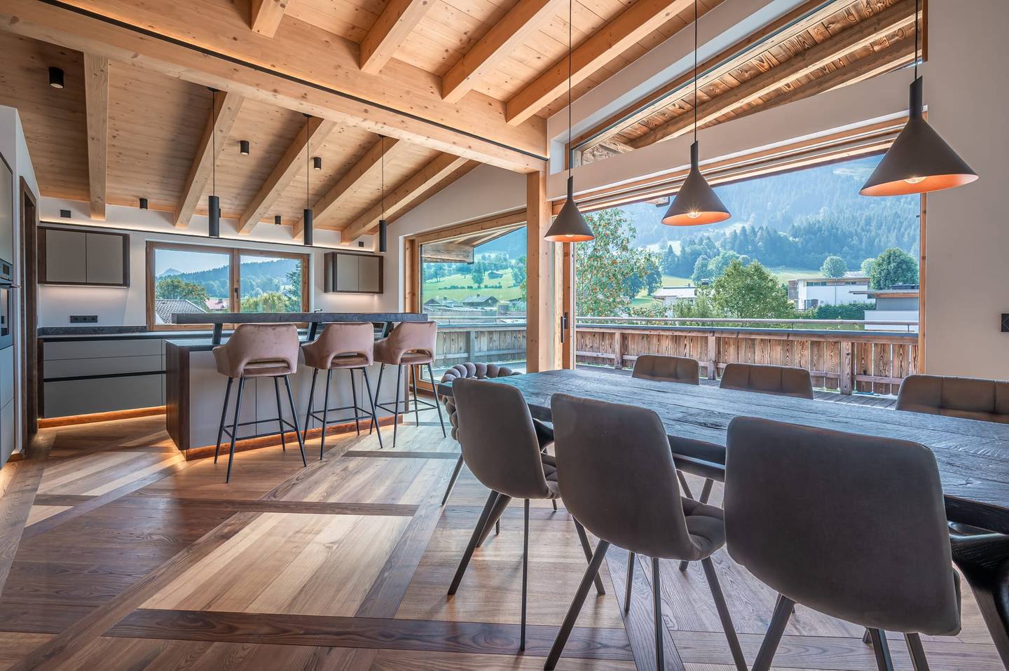 Elegante Dachgeschosswohnung mit Bergblick und großer Terrasse