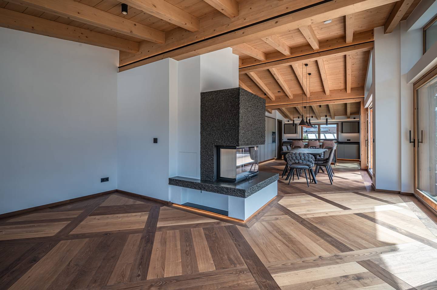 Elegante Dachgeschosswohnung mit Bergblick und großer Terrasse