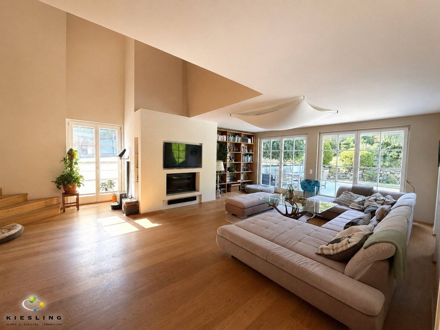 Living dream in Klosterneuburg: Villa with pool I 10 rooms I Garden I Garage I Saunarium I absolute quiet location