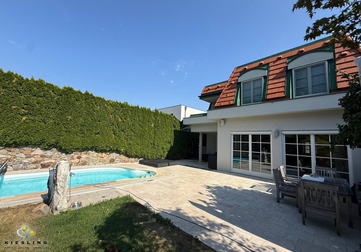 Living dream in Klosterneuburg: Villa with pool I 10 rooms I Garden I Garage I Saunarium I absolute quiet location