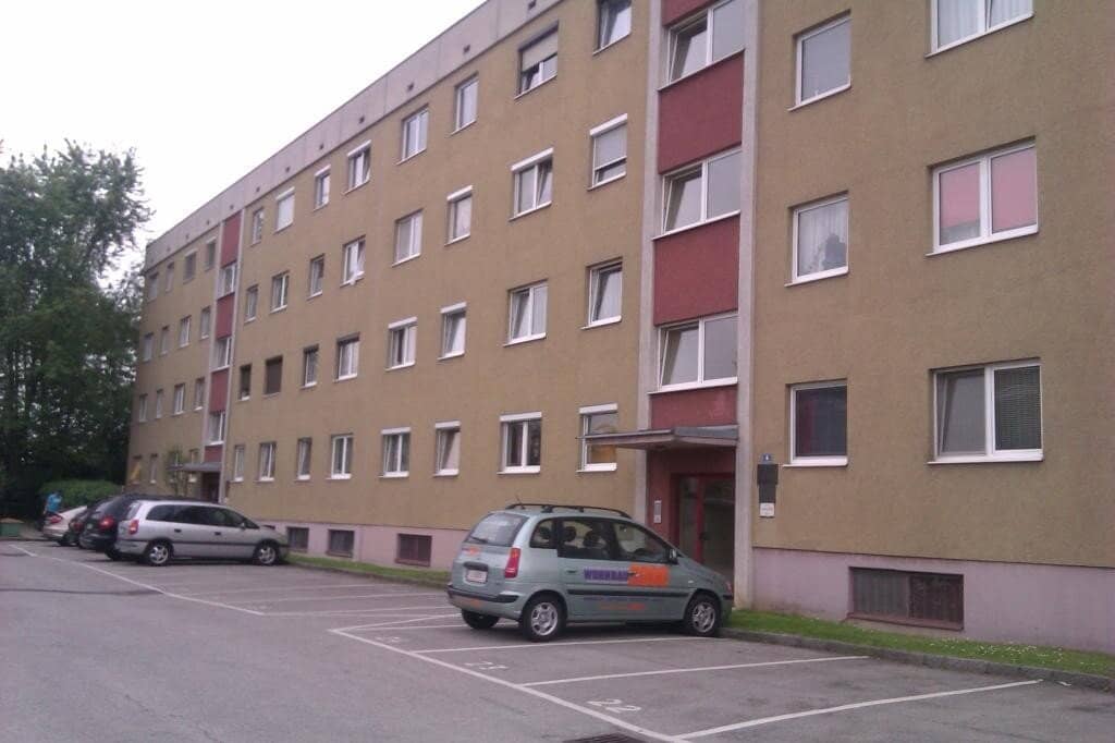 Single garage 50 at Wella Straße 4a, available to rent immediately