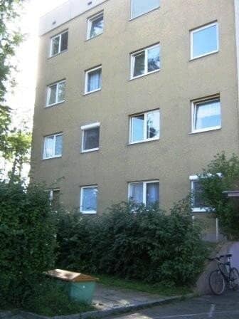 Single garage 50 at Wella Straße 4a, available to rent immediately