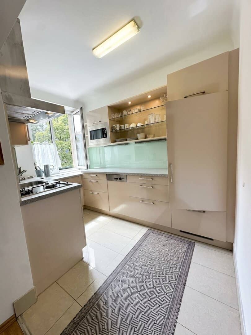 Exclusive living in the heart of Margareten: elegant period apartment with elevator