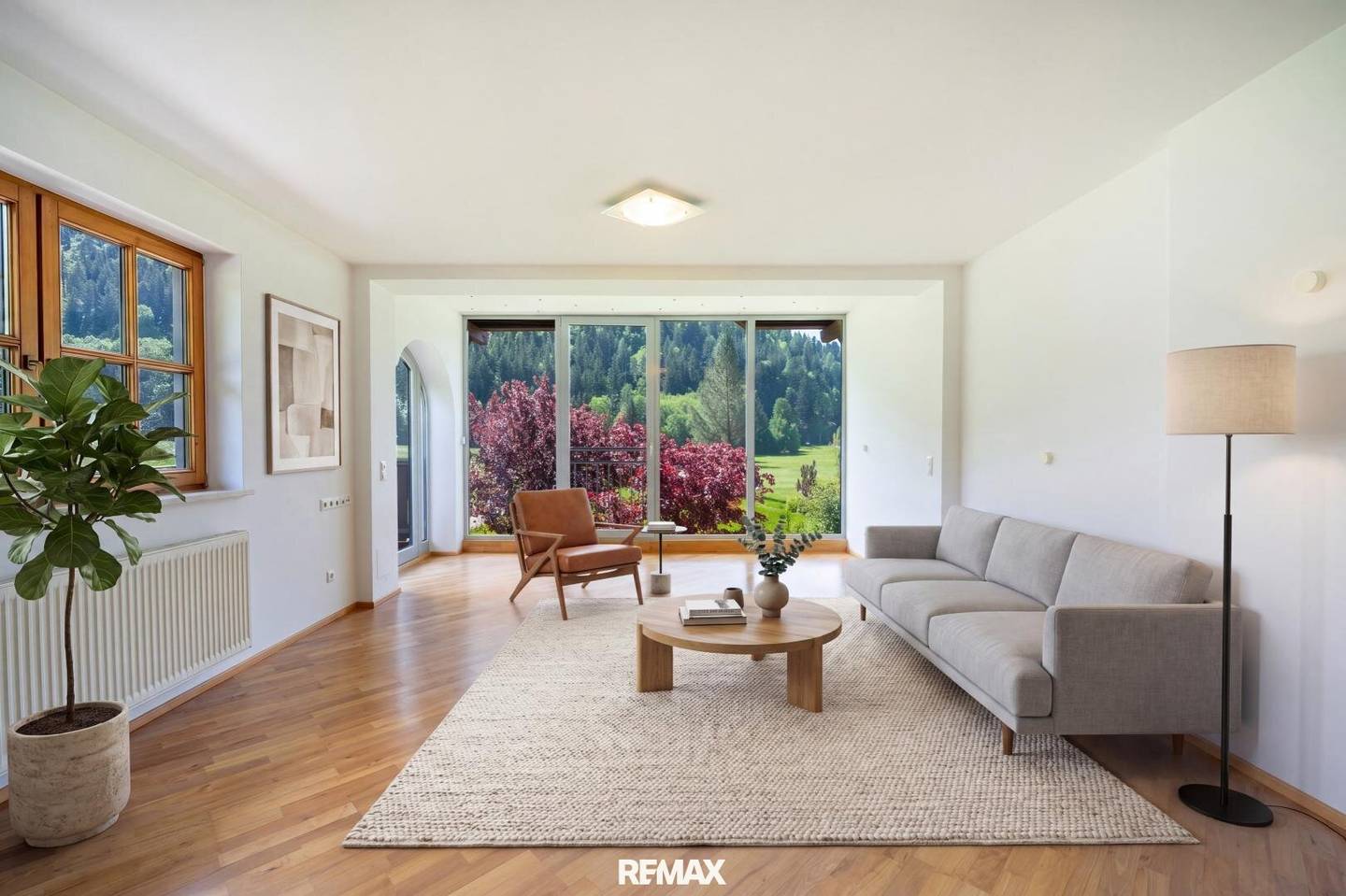 Light filled apartment with dreamlike view of greenery in Faistenau