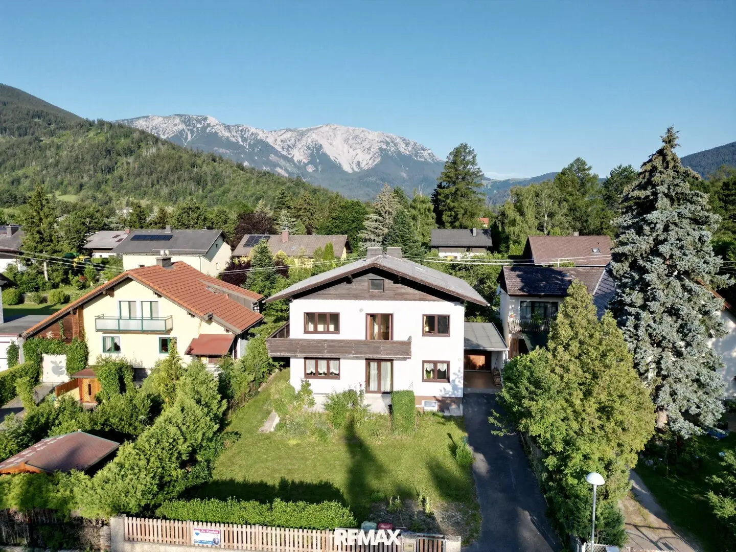Mountain view – Two-family house with 171.68 m² living area and 543 m² plot in Puchberg am Schneeberg