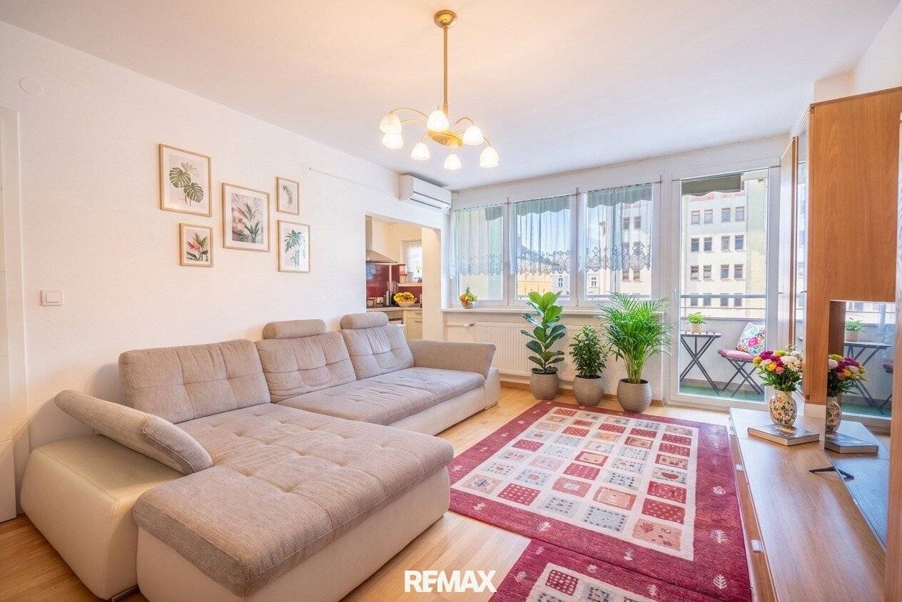 NEW PRICE. Investment - Rented 3 room apartment with optimal infrastructure