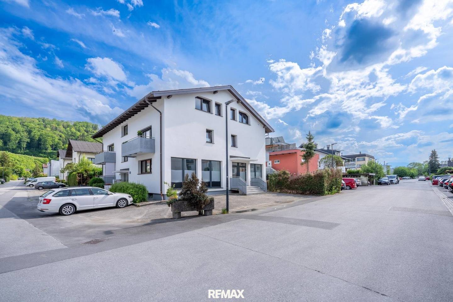 Modern office spaces with spacious storage and utility area in a quiet location in Salzburg