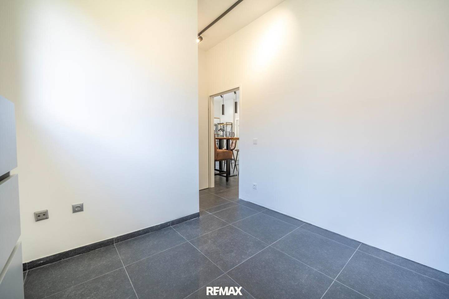 Modern office spaces with spacious storage and utility area in a quiet location in Salzburg