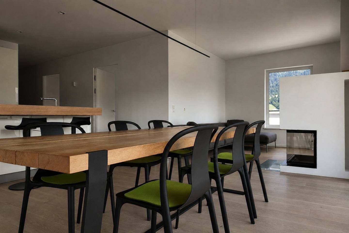 Bright penthouse with large roof terrace and mountain view