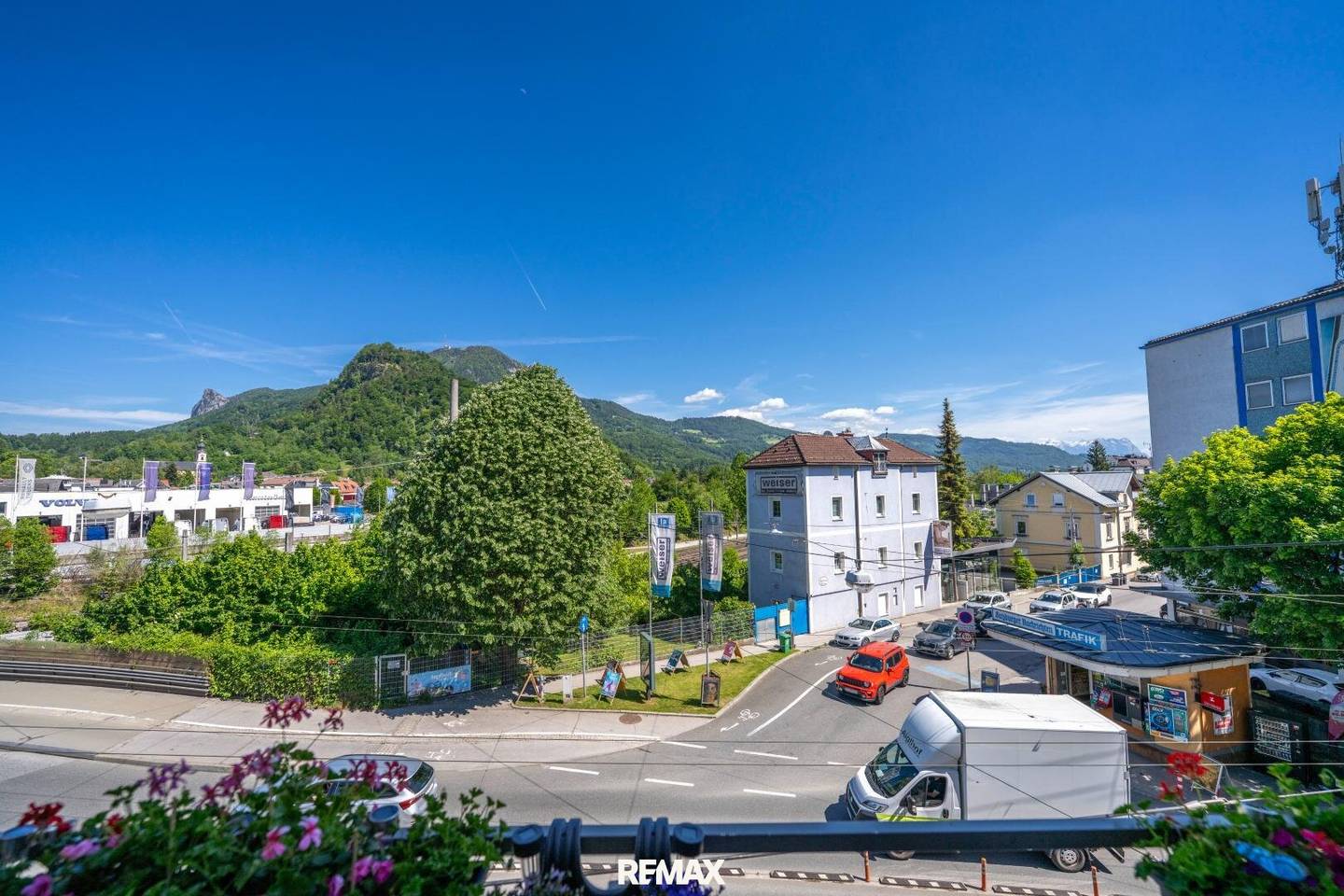 Living with Gaisberg view Charming 2-room apartment with balcony in Salzburg-Gnigl