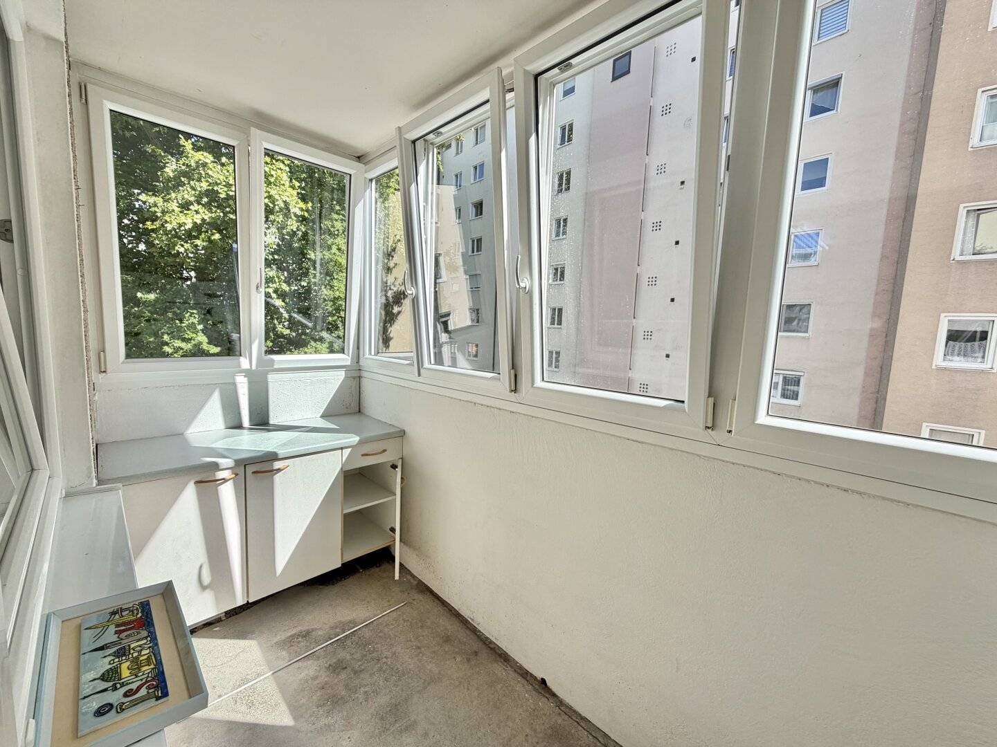 In need of renovation large 2-room apartment with loggia ideal for investors